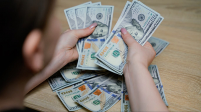 Жена Евгения Лукашова &mdash; полная тезка мужа, владела 50% в &laquo;Фэмилисити&raquo;