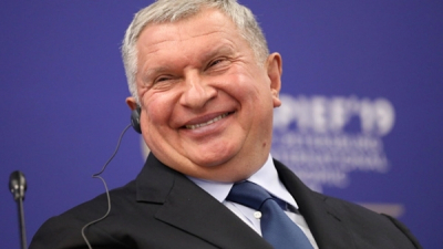 Клубничный инсайдер: юрист Уваров поможет Сечину проглотить Лукойл?