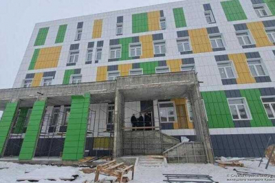 Новый подрядчик со судимостями завершает строительство проблемной поликлиники в Емельяново